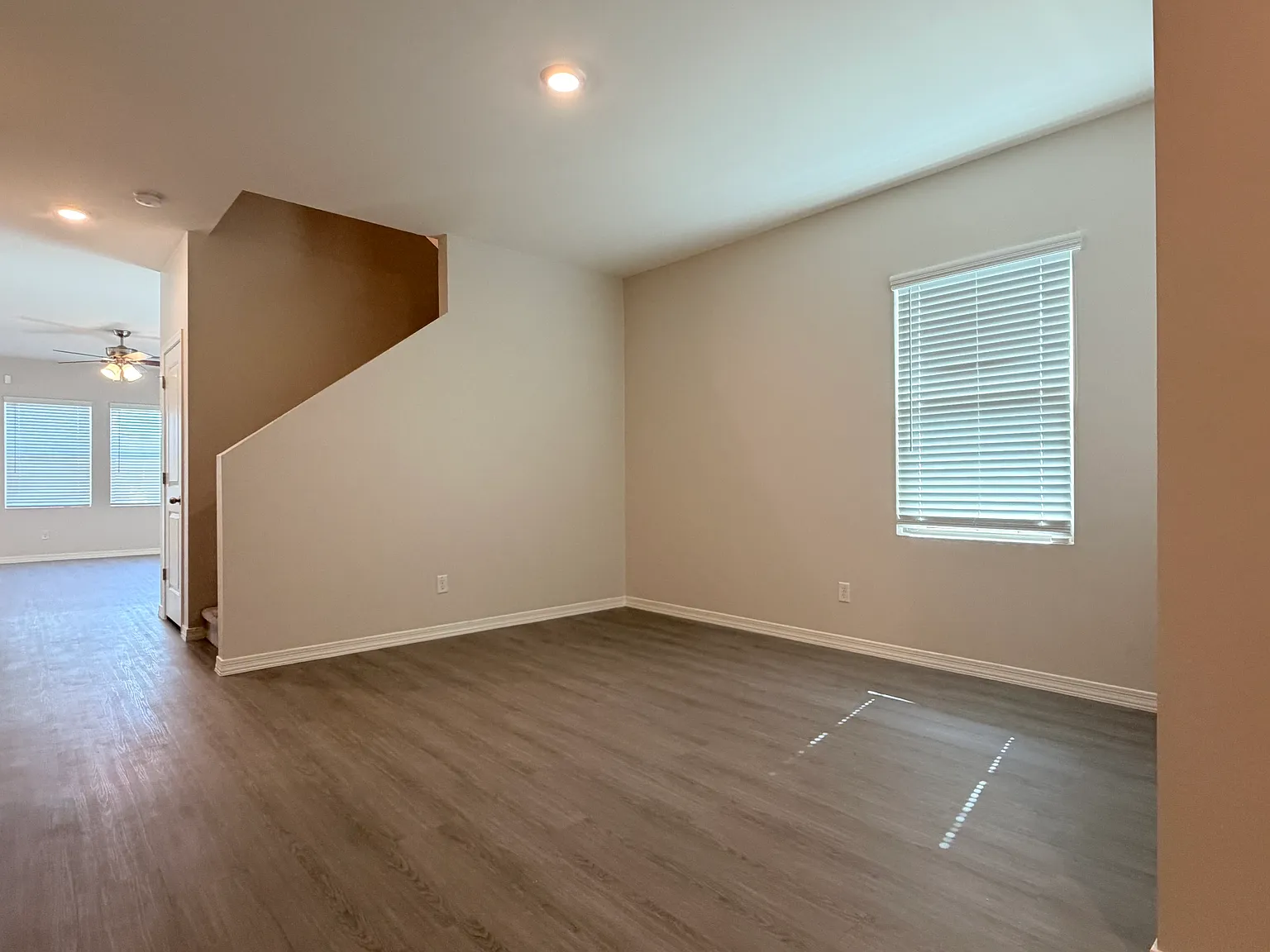 5 bed, 2688 sqft, $2,525 — Photo 3