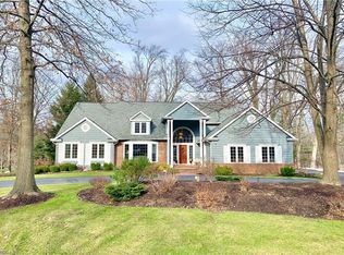 853 Hardwood Ct, Mayfield Village, OH 44143