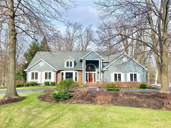 853 Hardwood Ct, Mayfield Village, OH 44143