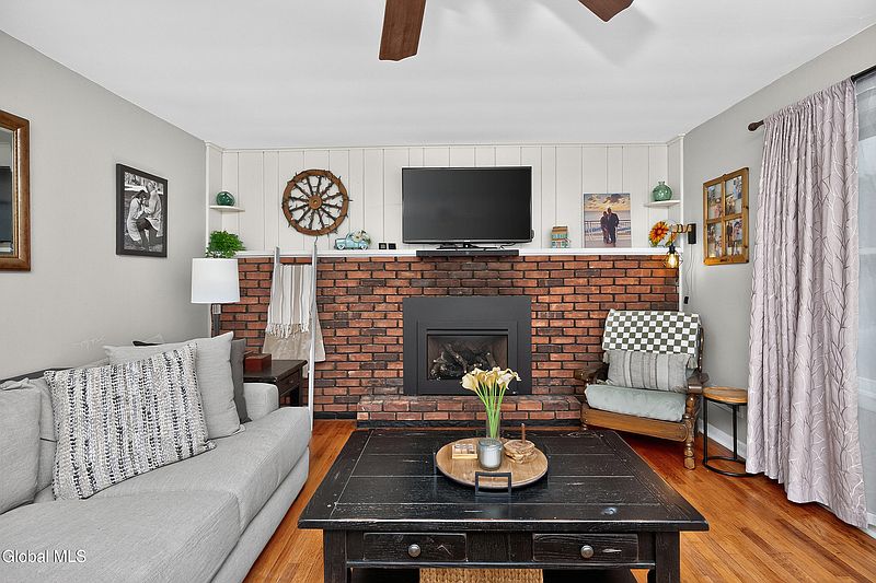 5th image of 27 Asprion Road