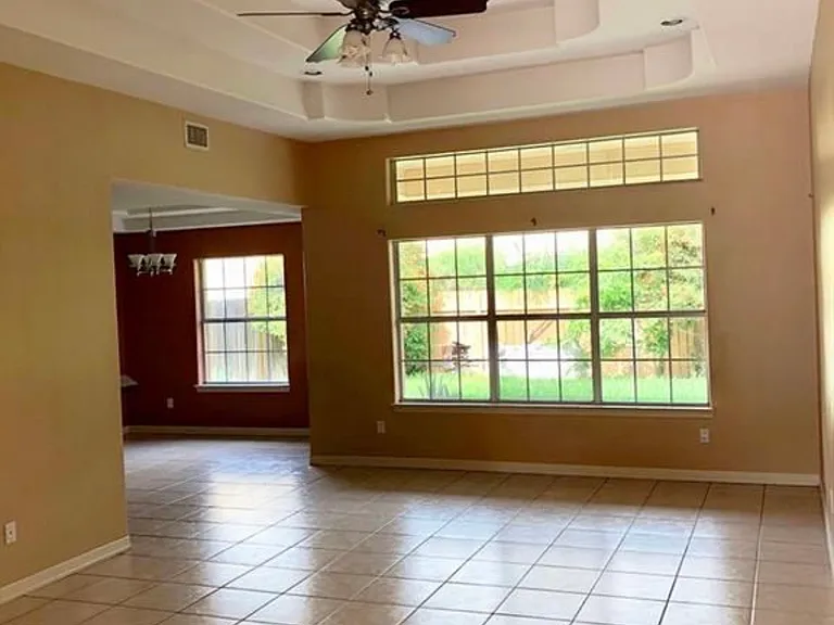 1808 Yellowbrick Rd — Photo 4