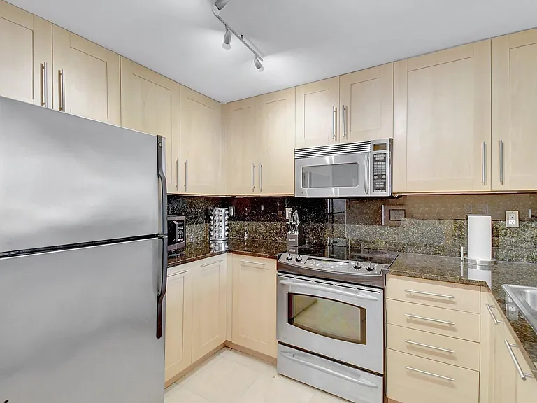 511 SE 5th Ave #2315 — Photo 16