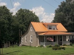 902 Parkersburg Rd, Spencer, WV 25276