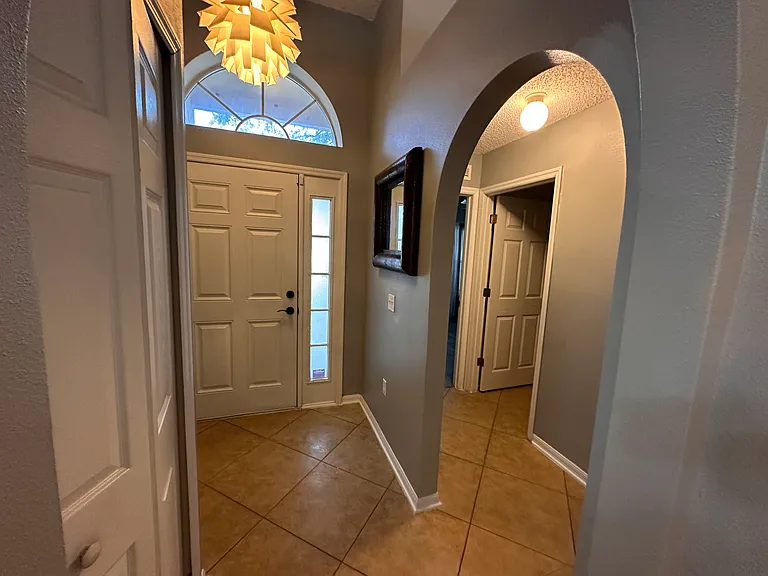2292 Peerless Ln W — Photo 2