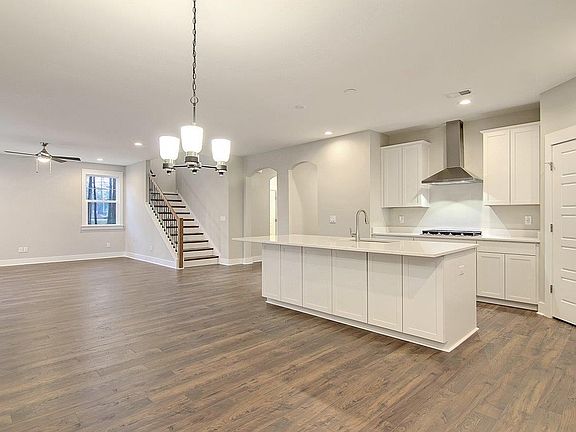 5th image of 100 Creek Pointe Dr