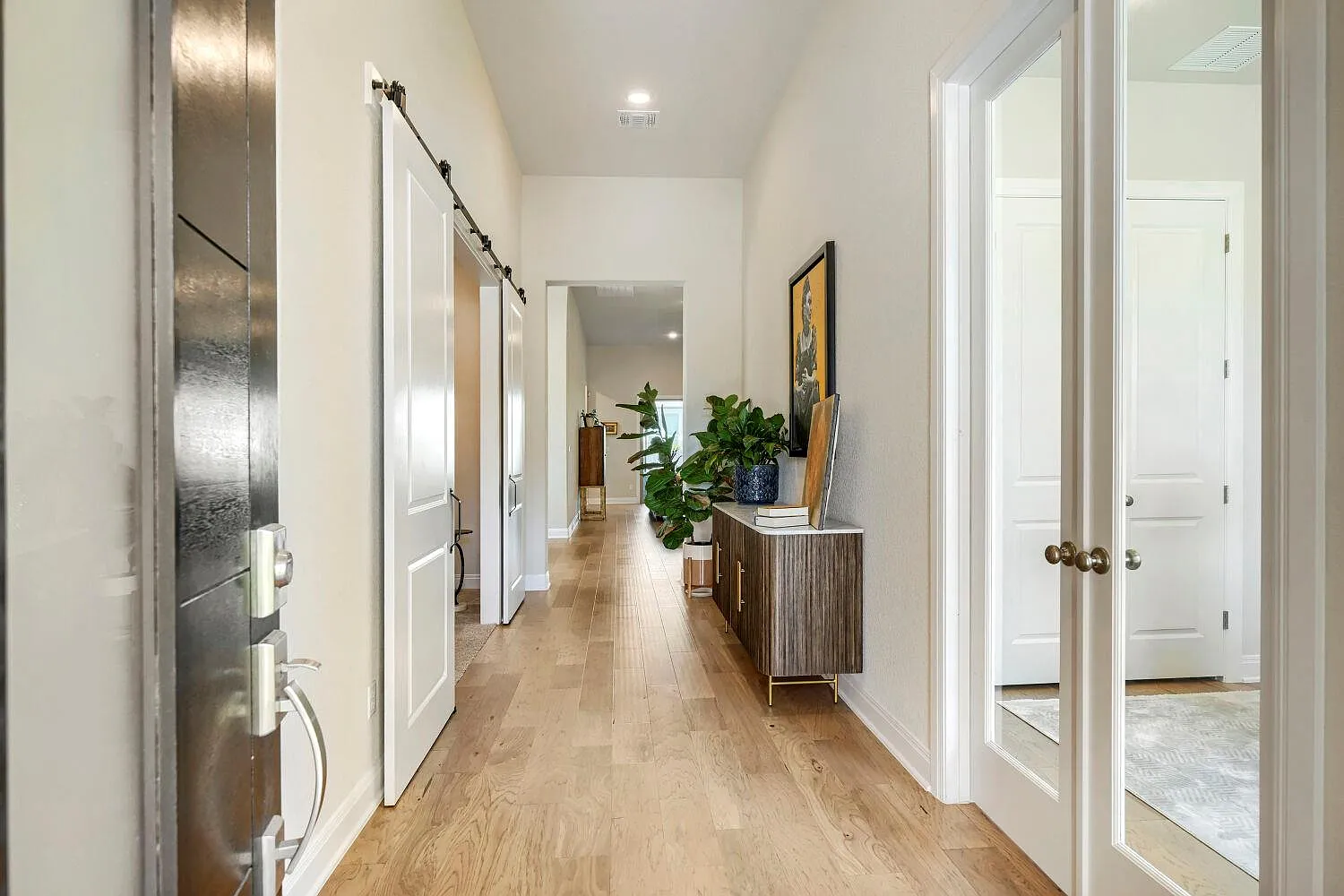 4 bed, 3.0 bath, 2951 sqft, $3,950 — Photo 4
