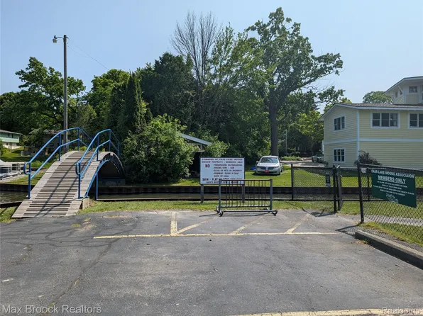 LOT Eight Mandale Ct, West Bloomfield, MI 48324