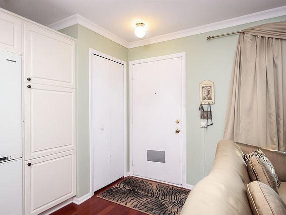 5th image of 61390 Heritage Blvd #16-1