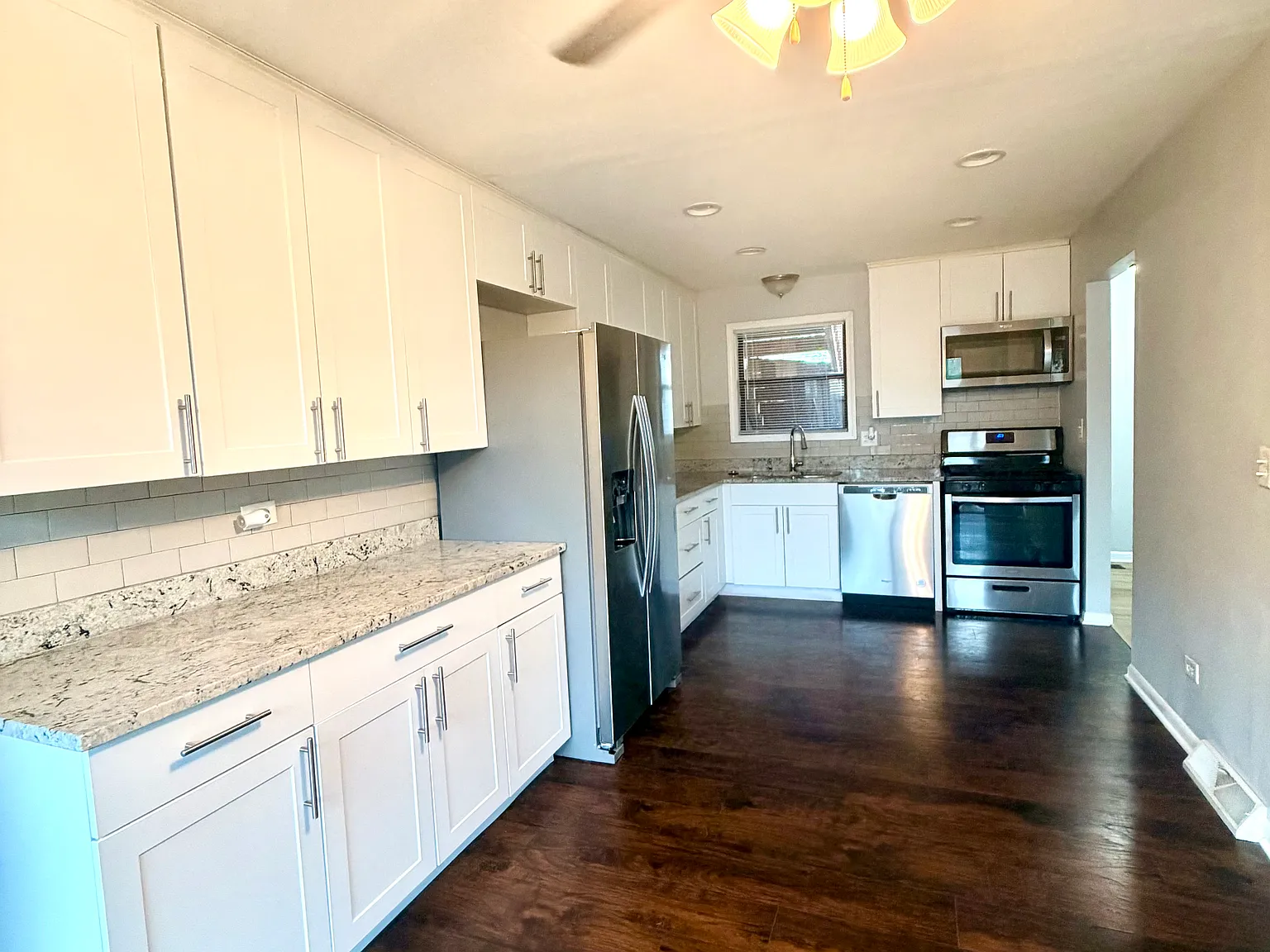 3 bed, 1062 sqft, $2,400 — Photo 3