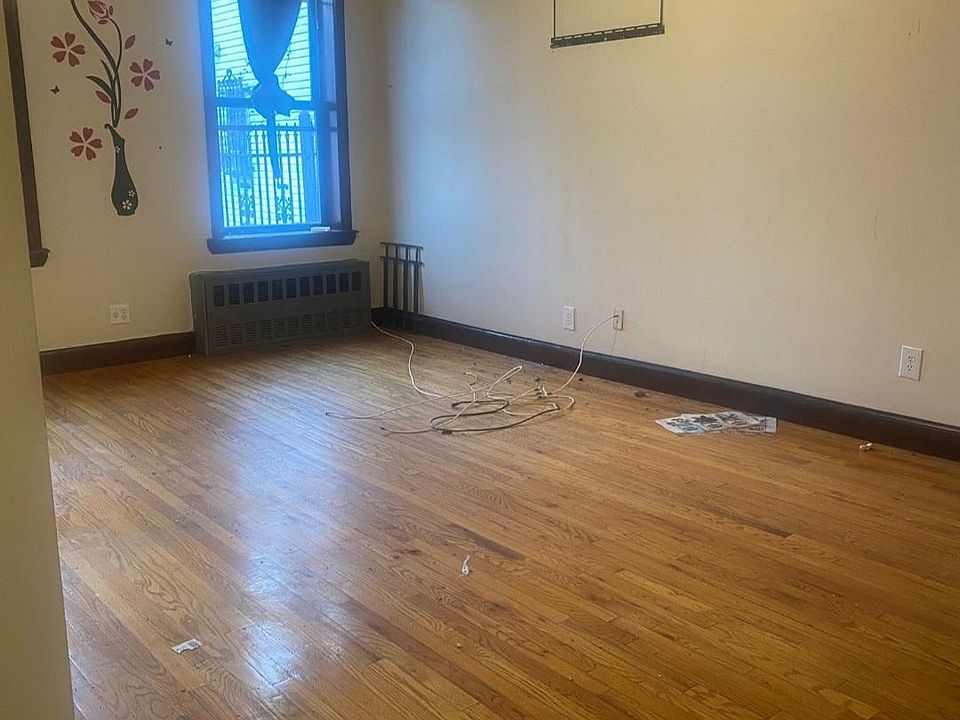 2nd image of 348 Soundview Ave APT 1B