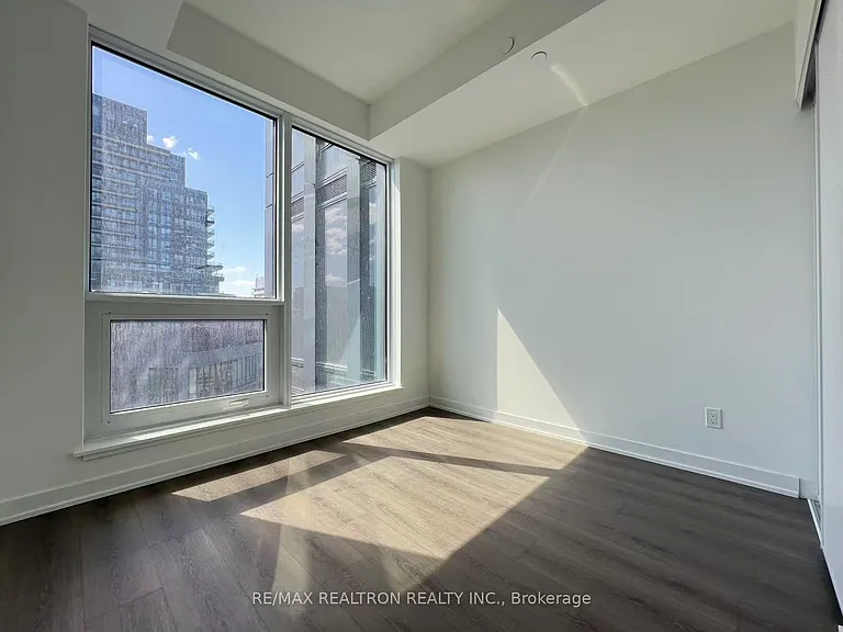 8 Wellesley St W #3202 — Photo 9