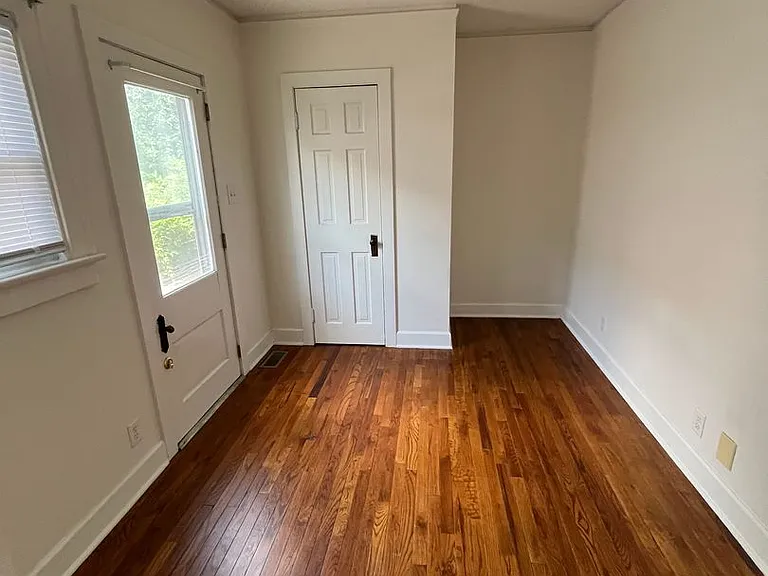 1005 E Wylie St — Photo 18