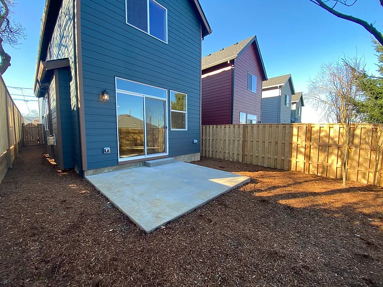 9126 N Seward Ave — Photo 27
