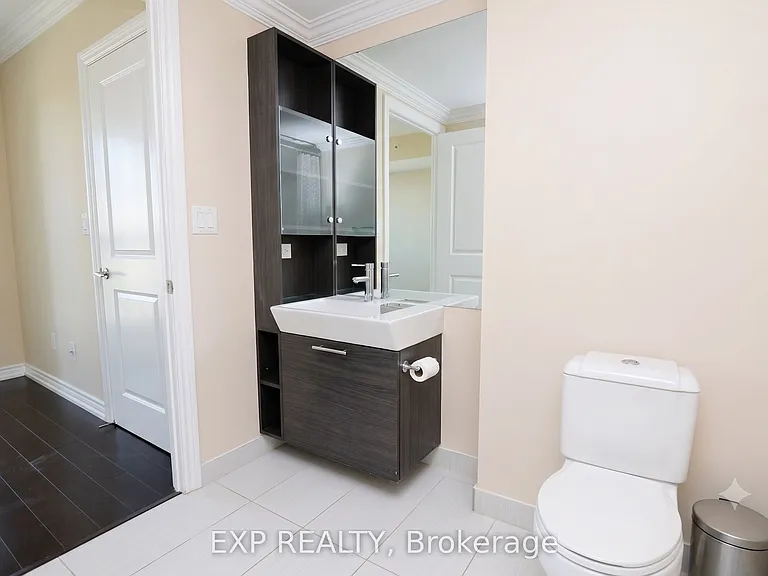 386 Yonge St #1516 — Photo 11