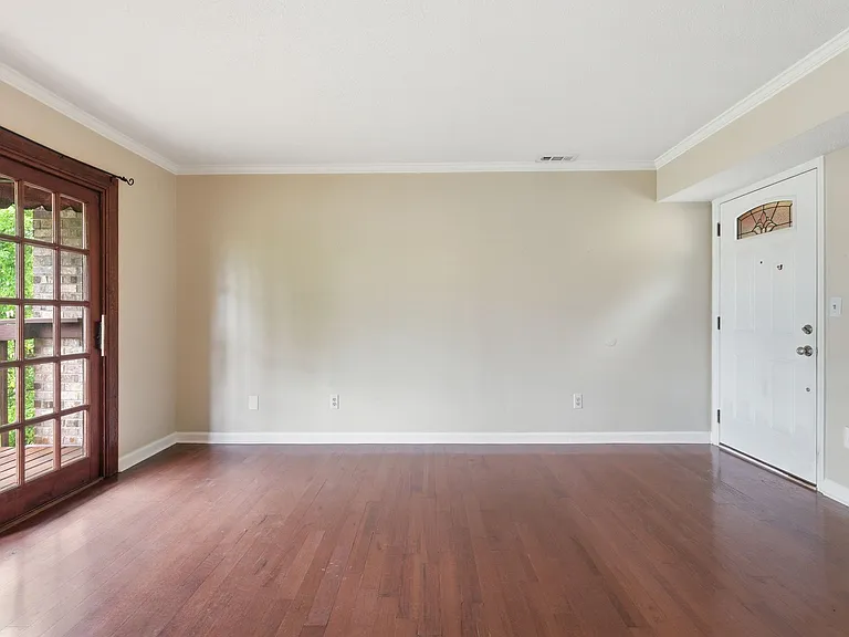 515 Chesterfield Ave #F — Photo 8