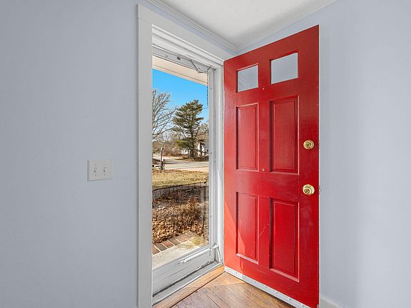 2nd image of 41 Depot Road W