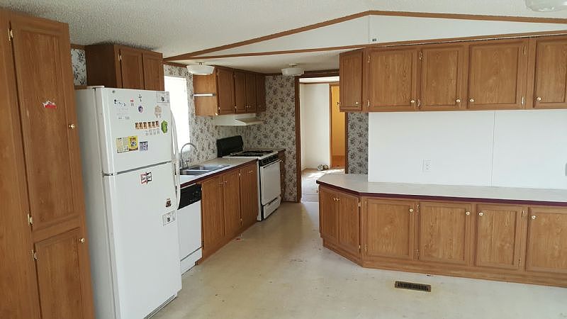 2nd image of 2073 E 1st Ln