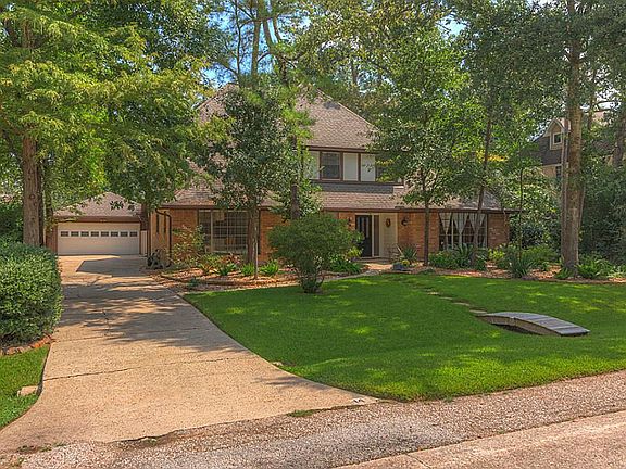 This property backs to the Bike Trails on 2 sides