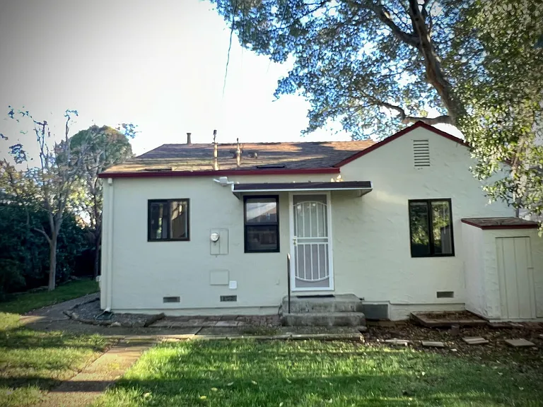 604 Mormon St — Photo 20