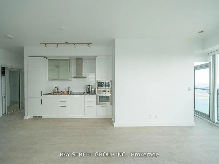 12 York St #5607 — Photo 14