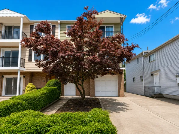 3295 Victory Boulevard image 1 of 51