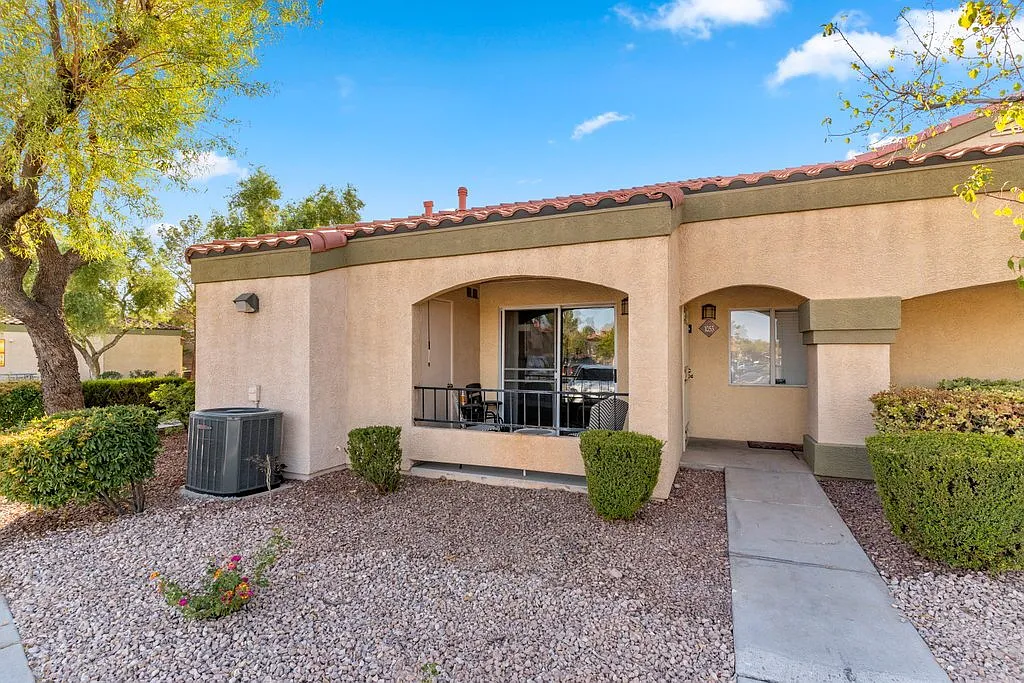 3 bed, 2.0 bath, 1134 sqft, $1,800 — Photo 1
