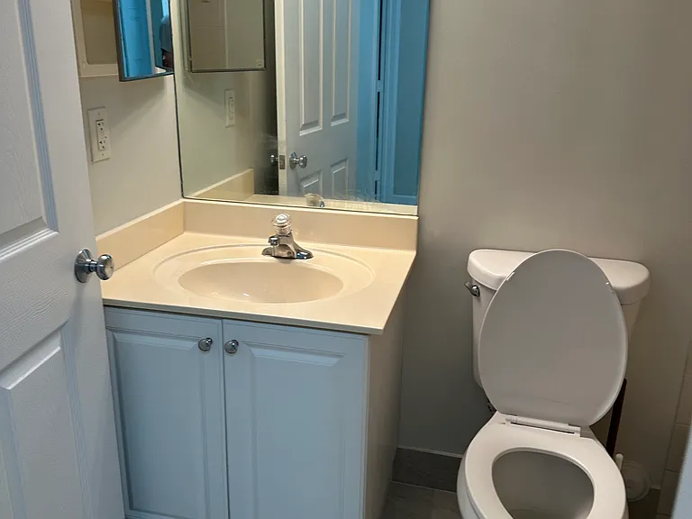 619 E Sheridan St #106 — Photo 9