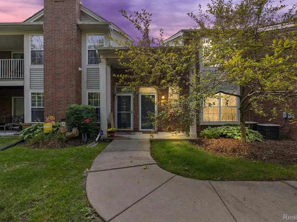 15457 Claremont Dr N, Clinton Township, MI 48038