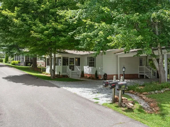 427 Carolina Village Cir, Franklin, NC 28734