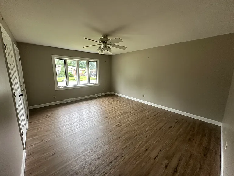 6913 Roosevelt Ave — Photo 1