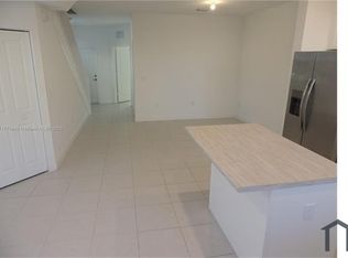 829 NE 211th St, Miami, FL 33179