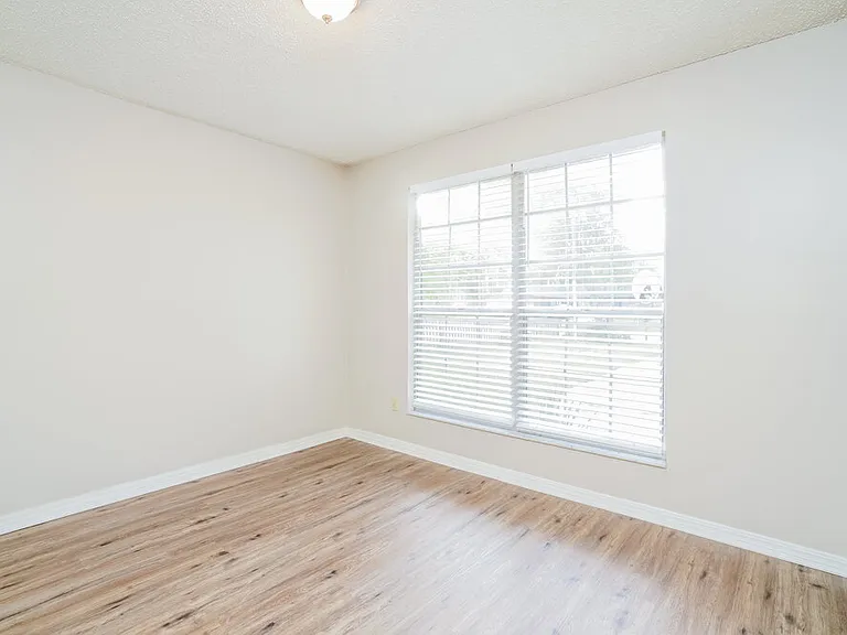 2677 Aberdeen Ct — Photo 13