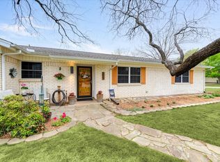 900 Springdale Rd, Bedford, TX 76021