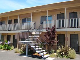 440 N. Fair Oaks Avenue, 9