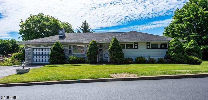 1st image of 35 Hillside Ave