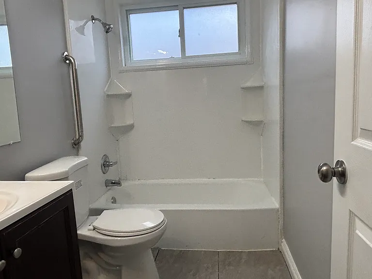 1636 Kenwood St — Photo 2