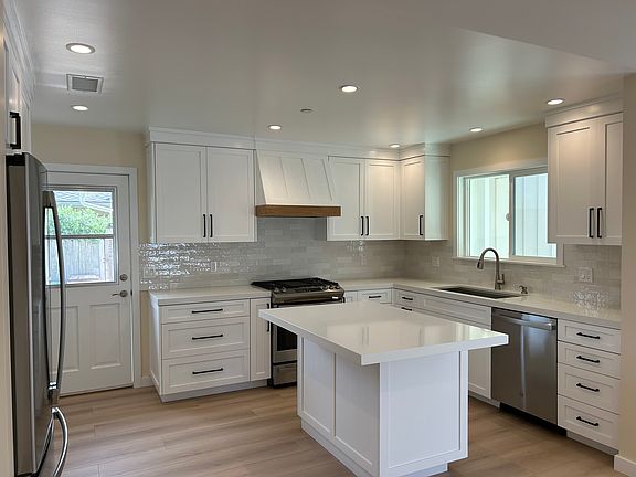 4th image of 1398 Santa Rita Cir