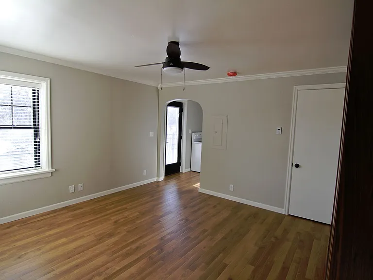 534 E Front St — Photo 24