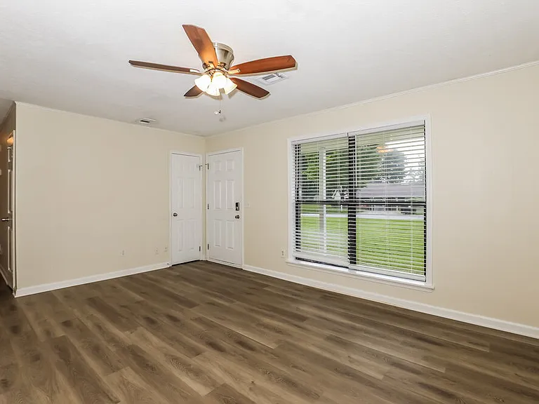5 Silverwood Dr — Photo 3
