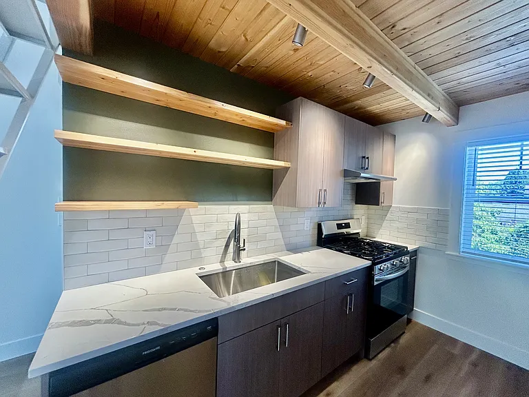 326 Boblett St — Photo 3