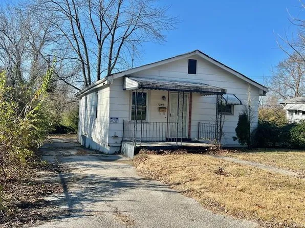 10059 Baron Dr, Saint Louis, MO 63136