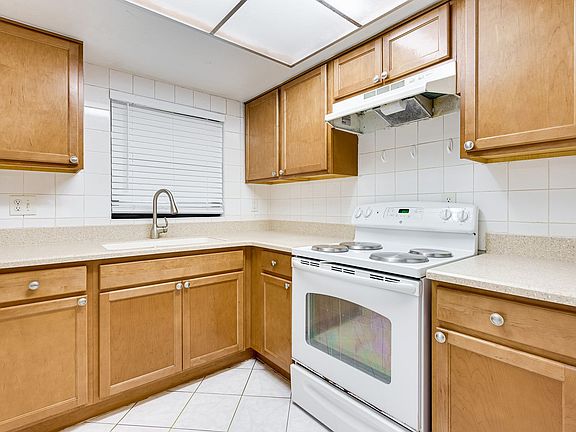 5th image of 2101 N Atlantic Ave APT 17