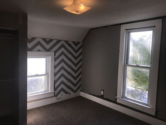 4th image of 309 E Mitchell St