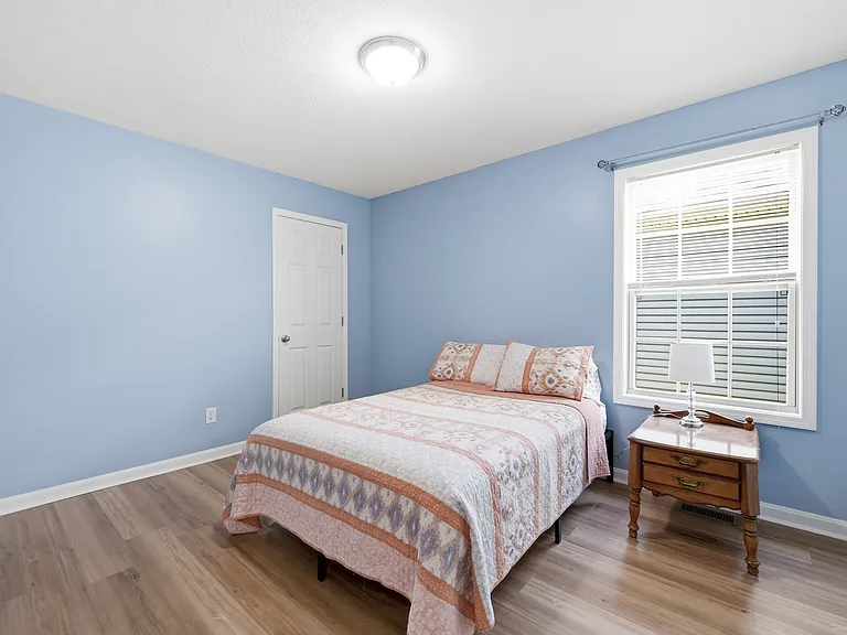 606 Kent St — Photo 19