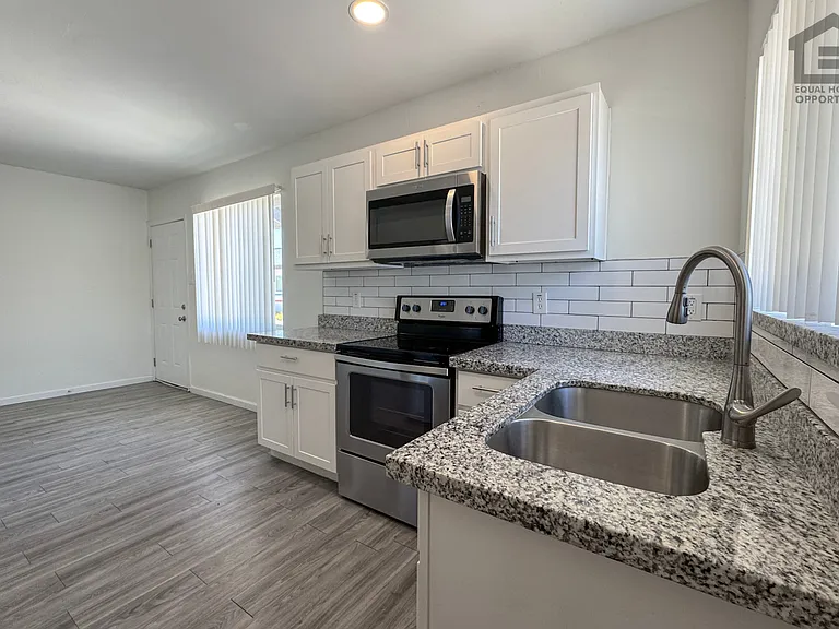1346 E Willetta St — Photo 19