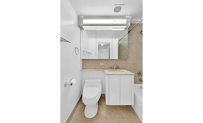 Rented by Engel & Völkers New York City | media 6