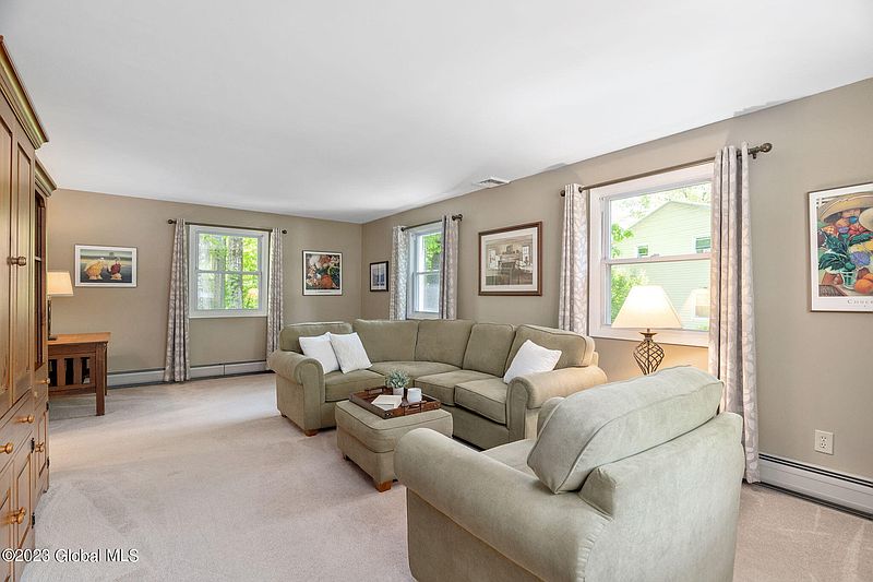 5th image of 29 Brookline Drive