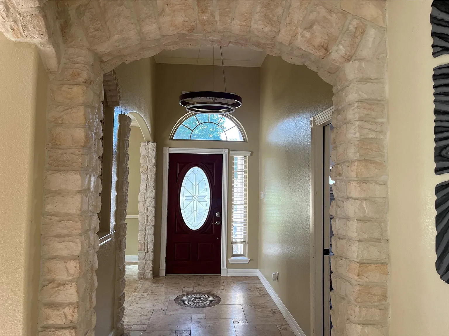 3 bed, 2.0 bath, 1863 sqft, $2,600 — Photo 4