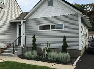 94 Grant Ave, Farmingdale, NY 11735