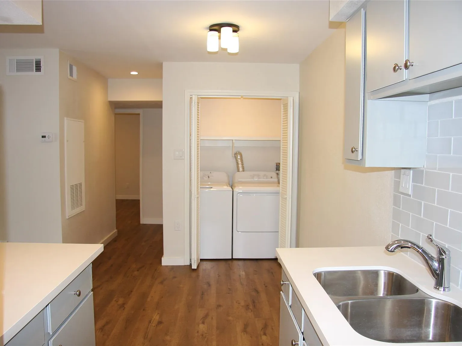 2 bed, 1.0 bath, 796 sqft, $1,200 — Photo 3